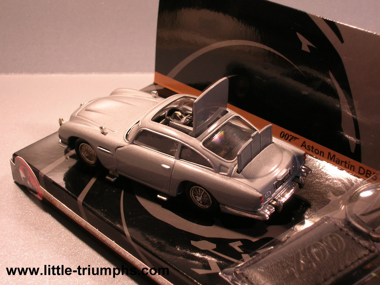 007 Aston Martin DB5 & Leather Keyring